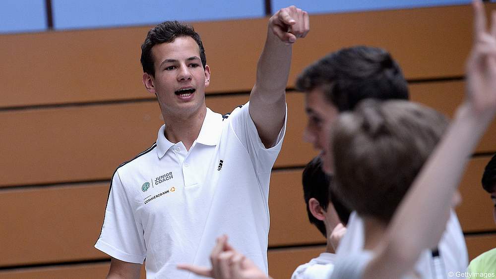 Die Jugendlichen sollen als DFB-JUNIOR-COACH frühzeitig Trainererfahrung sammeln. © 2013 Getty Images