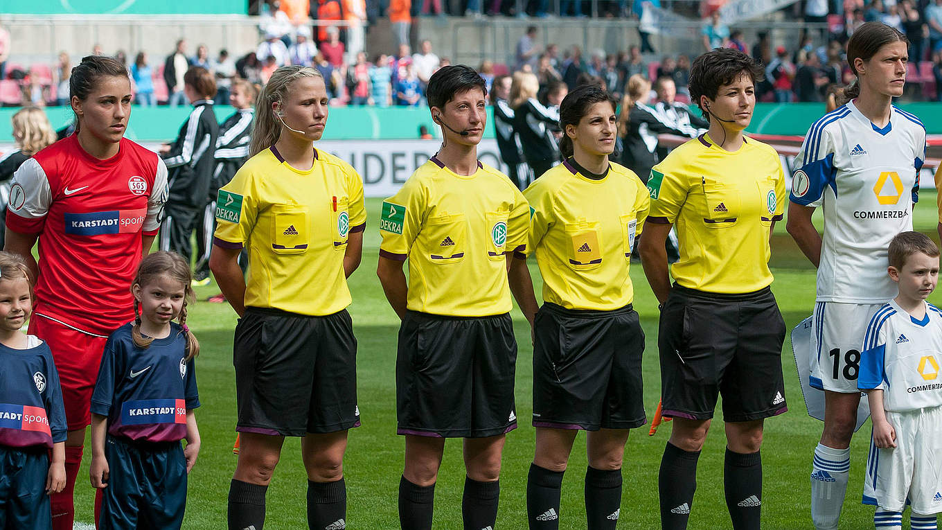 Ines Appelmann pfeift Pokalfinale Sand gegen Wolfsburg DFB