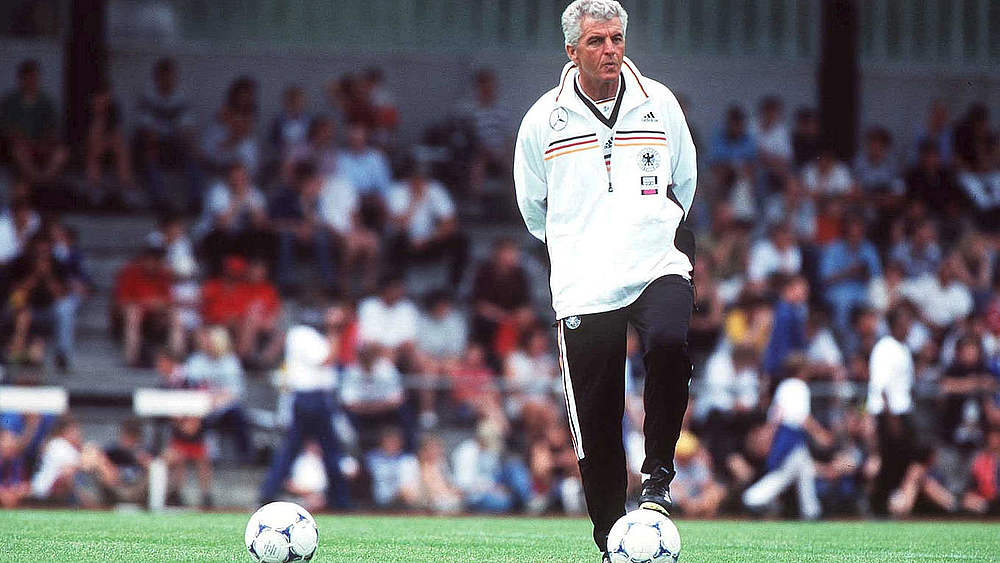 Von 1998 bis 2000 Bundestrainer: Erich Ribbeck  © Bongarts
