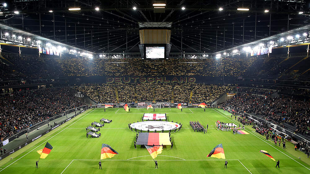 Das Stadionheft "DFB Aktuell" © Getty Images