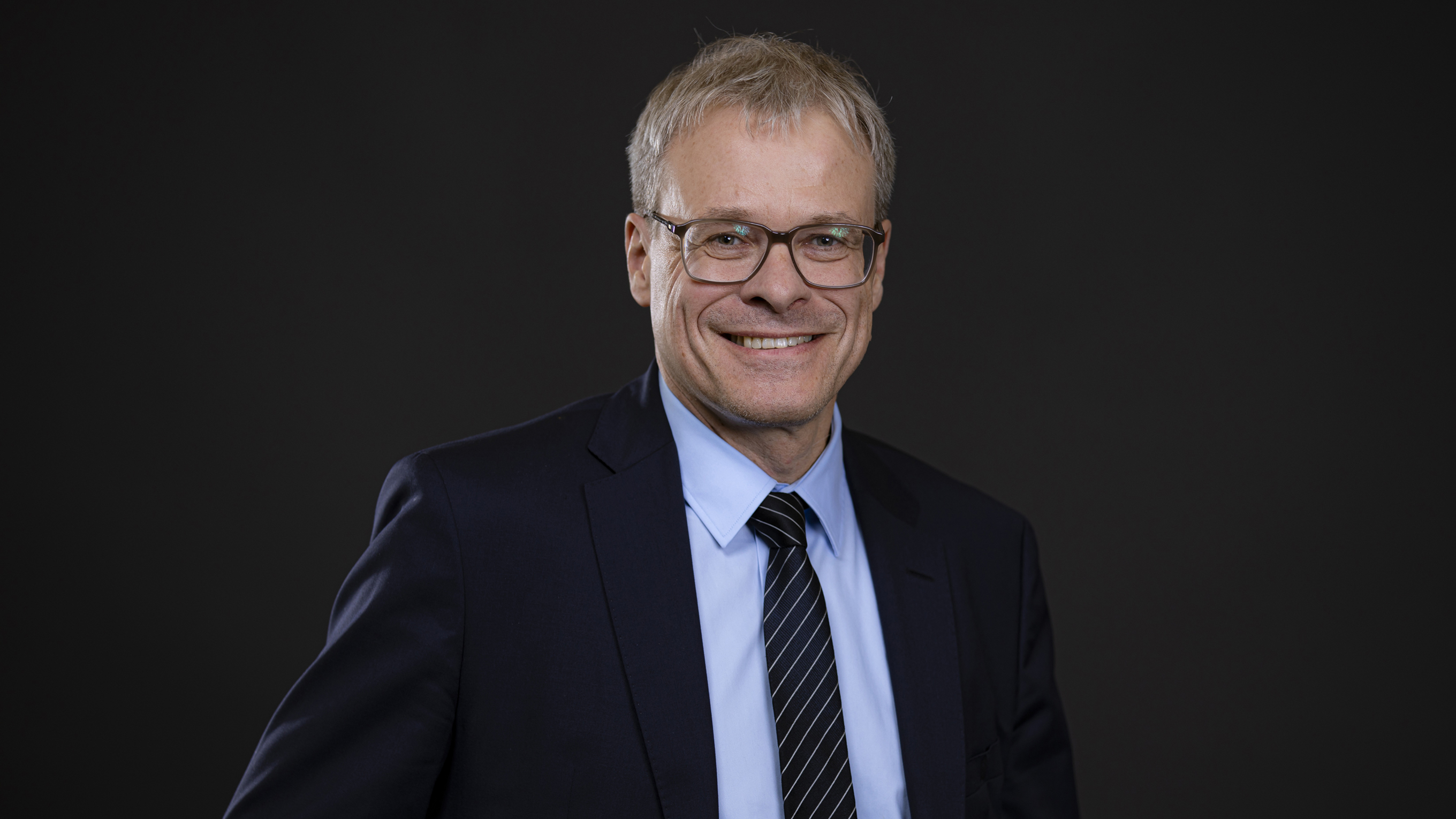 https://www.dfb.de/fileadmin/_dfbdam/210476-4_Peter-Peters.jpg