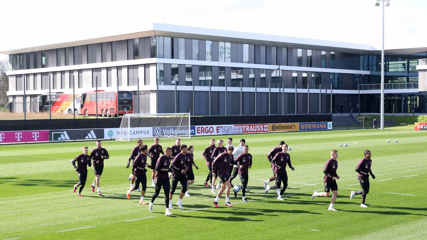 200 Plätze beim Training für Fan-Club-Mitglieder :: DFB - Deutscher ...