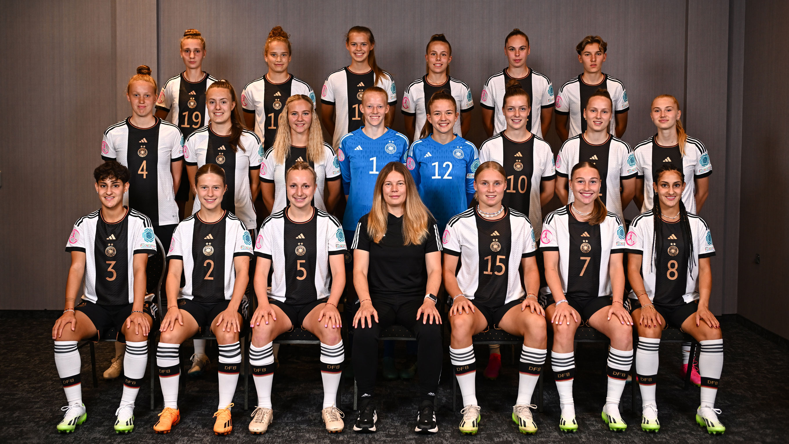 Team und Trainerin U 19-Frauen Frauen-Nationalmannschaften Teams DFB