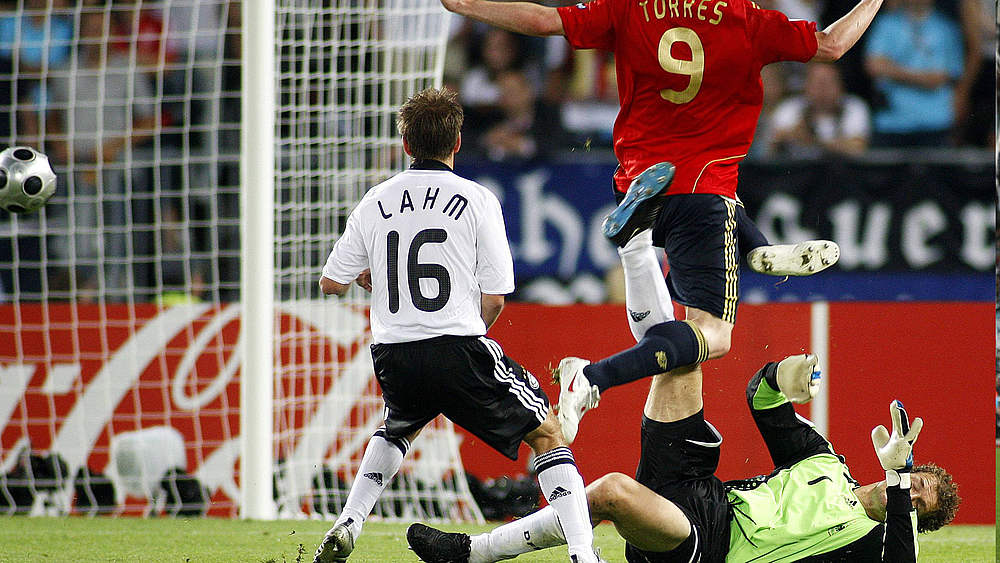 Die Entscheidung: Torres überwindet Lehmann - Foto: Imago © 2009 Getty Images