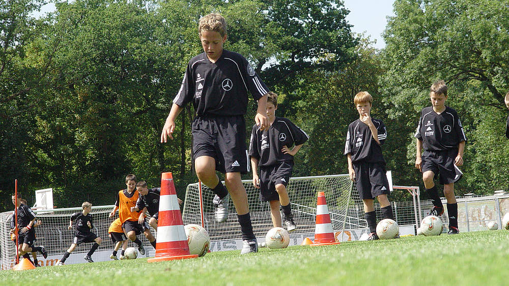 Aufwärmen Am Ball auf das Spiel vorbereiten DFB Deutscher Fußball