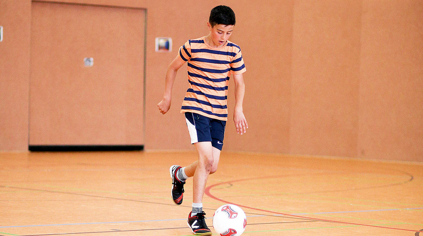 Basistechnik Dribbeln :: DFB - Deutscher Fußball-Bund e.V.