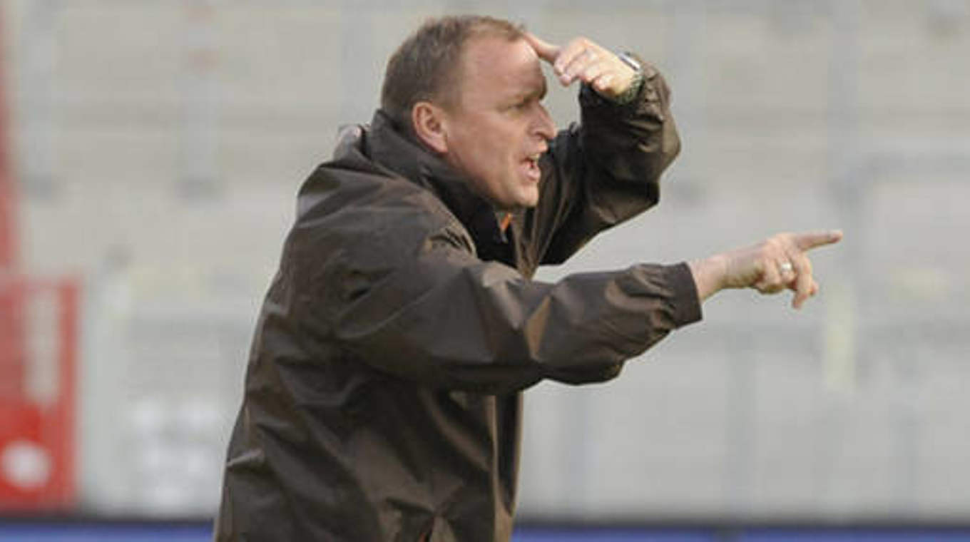 Deutlicher Sieg im Derby: St. Pauli-Coach Philipkowski vor dem Derby © Bongarts/GettyImages