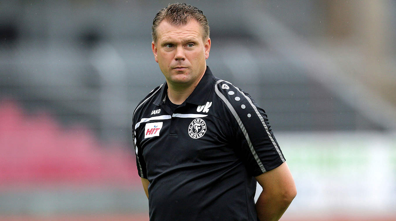 Trainer Uwe Koschinat: Geht mit gutem Gefühl in Highlightspiel gegen Duisburg.  © 2014 Getty Images