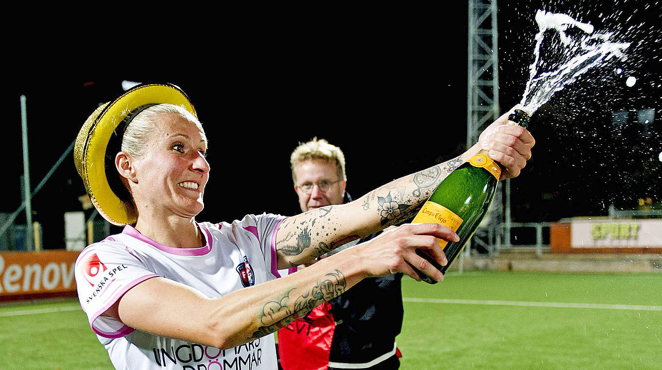 Noch mehr Grund zu feiern: Anja Mittag ist Schwedens "Spielerin des Jahres" © imago/Kamerapress