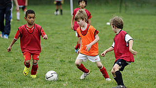 Kinder kicken - der DFB schafft die Voraussetzungen © imago/BPI
