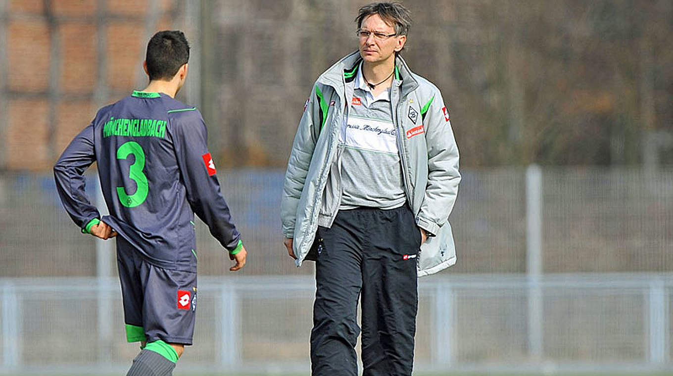 Seit acht Spielen ungeschlagen: die Gladbacher Borussia und Coach Flath (r.) © DFB
