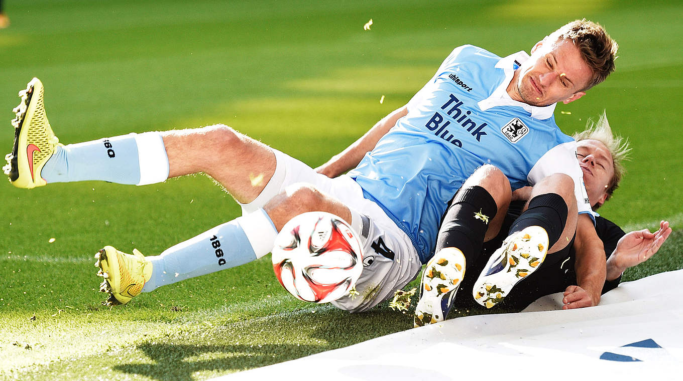 Dritte Niederlage in Folge: Kai Bülow (l.) mit 1860 München  © 2014 Getty Images