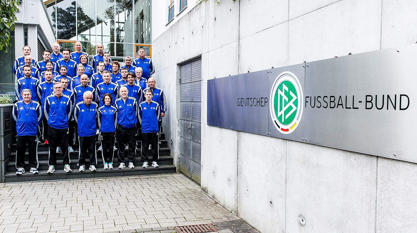 Gruppenbild vor der DFB-Zentrale: Die UEFA Study Group © Getty Images