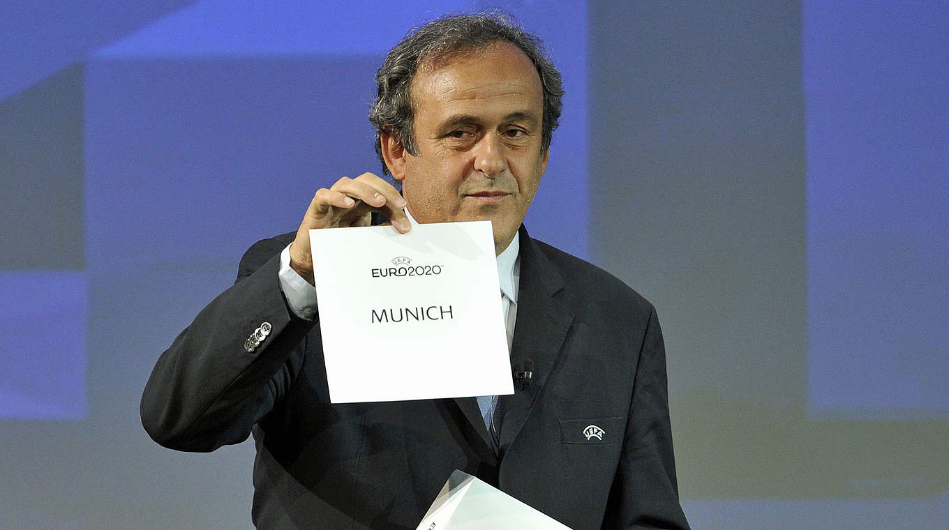 Zuschlag für München: UEFA-Präsident Michel Platini präsentiert die Gastgeber © 2014 Getty Images