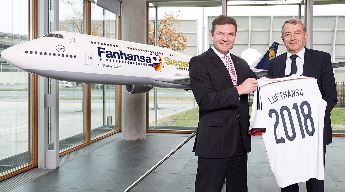 Niersbach mit Bischof (l.): "Lufthansa ist ein zuverlässiger und flexibler Partner" © Lufthansa