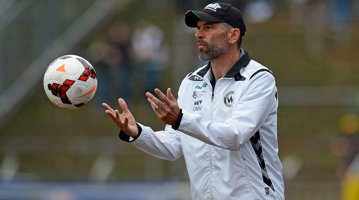 Bayern Uwe Wolf bei Burghausen vor Debüt DFB Deutscher Fußball