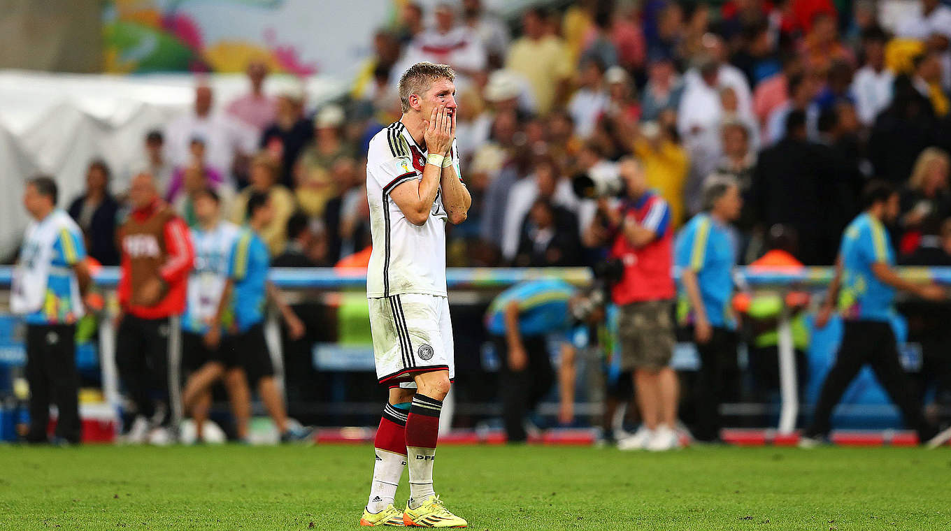 Ein Moment der Ruhe für die Gefühle: Bastian Schweinsteiger nach dem WM-Finale © 2014 Getty Images