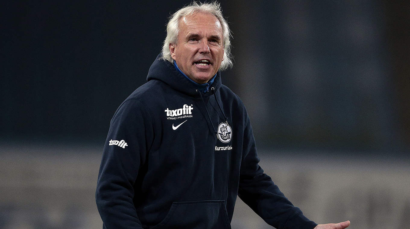 Zweite Amtszeit bei Hansa Rostock: Trainer Peter Vollmann © 2014 Getty Images