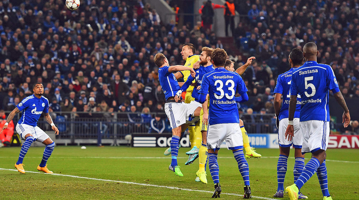 Früher Gegentreffer für Schalke: Terry verwandelt per Kopf © 2014 Getty Images