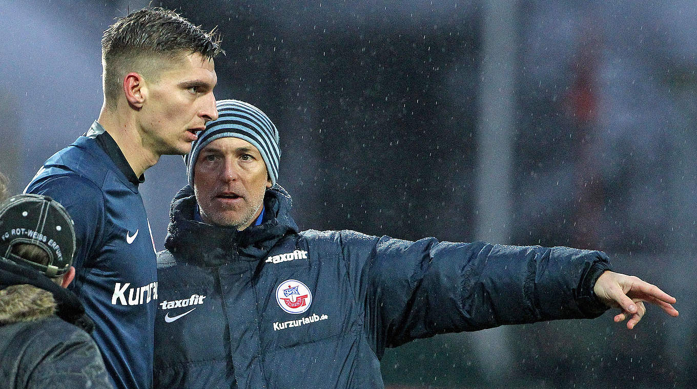 Coach Baumann mit Vidovic (l.): "Die Spieler müssen lernen, positiv zu denken" © 2014 Getty Images
