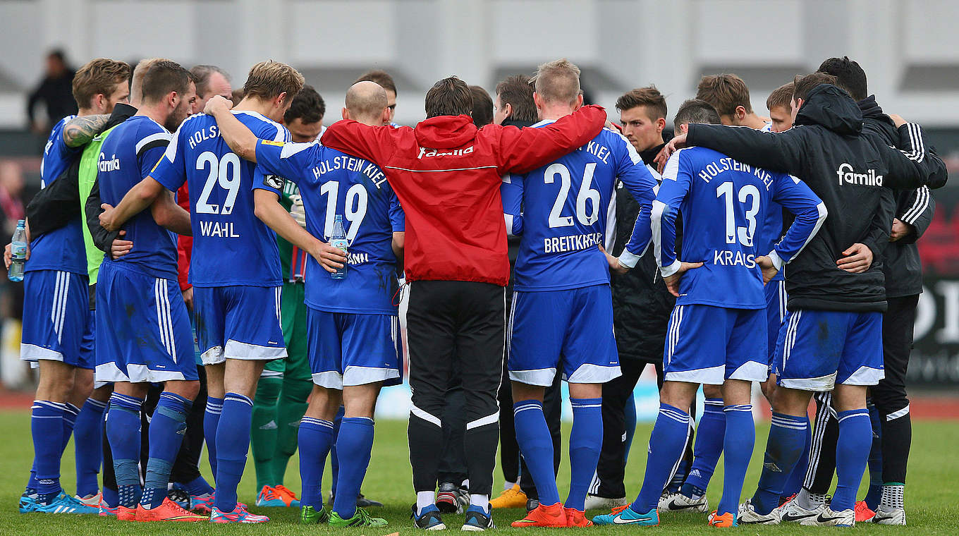 Nach elf Spielen mal wieder eine Niederlage: Holstein Kiel © 2014 Getty Images