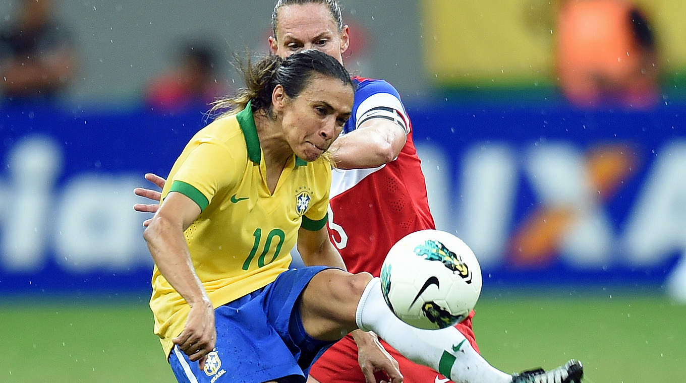 Die Rekordsiegerin: Brasiliens Starstürmerin Marta (v.) © Getty Images