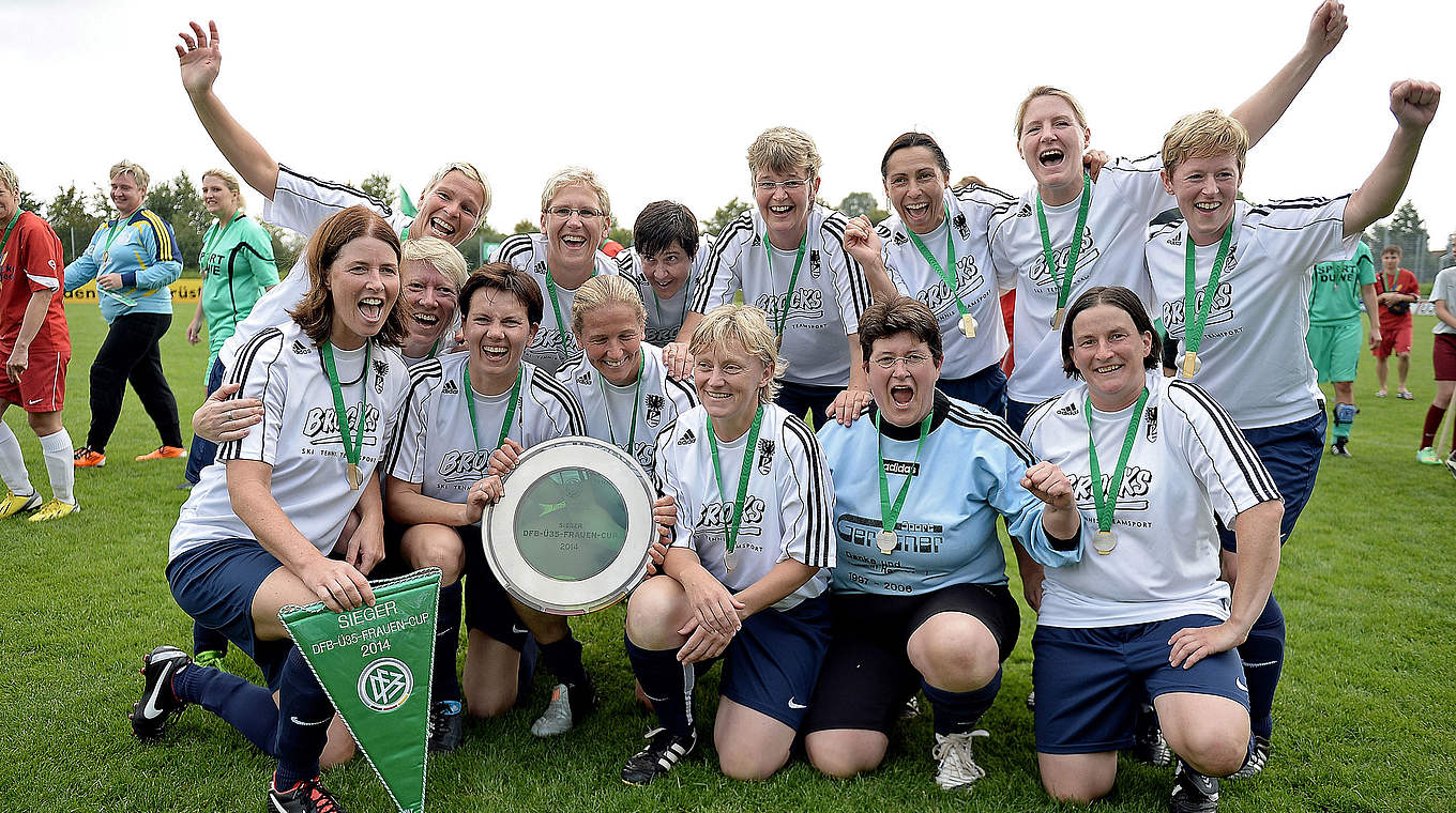 Sieger des DFB-Ü 35-Frauen-Cups 2014: SG Preußen Borghorst  © 2014 Getty Images