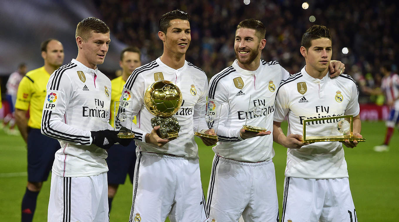 Vor dem Anpfiff abermals geehrt: Kroos, Ronaldo, Ramos und James Rodriguez (v.l.) © AFP
