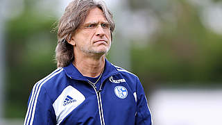 Mit dem FC Schalke 04 erfolgreich: Trainer Norbert Elgert © 2014 Getty Images