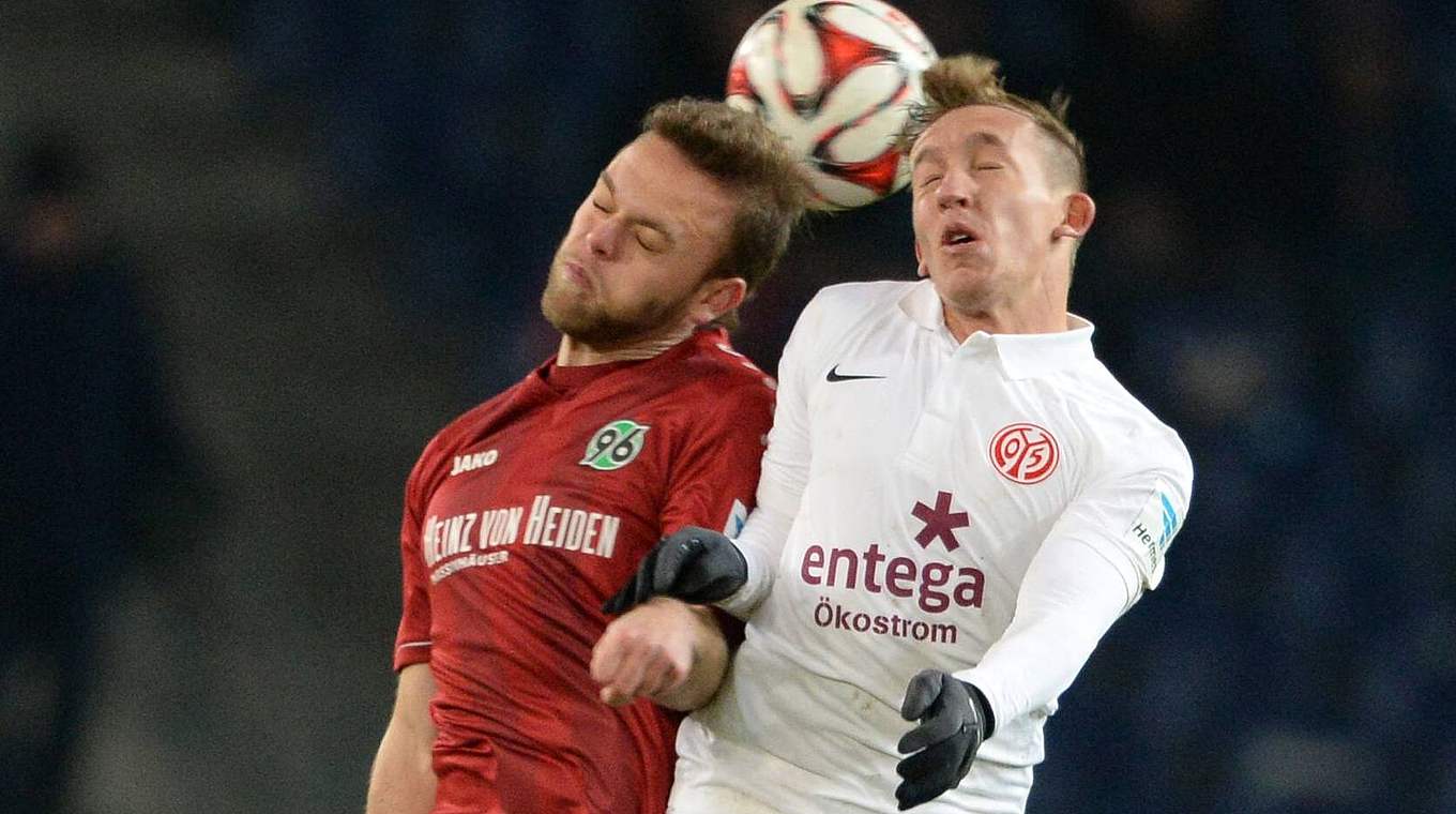 Die Einwechslung gegen Mainz 05 war Maurice Hirschs (l.) sechster Bundesligaeinsatz © imago