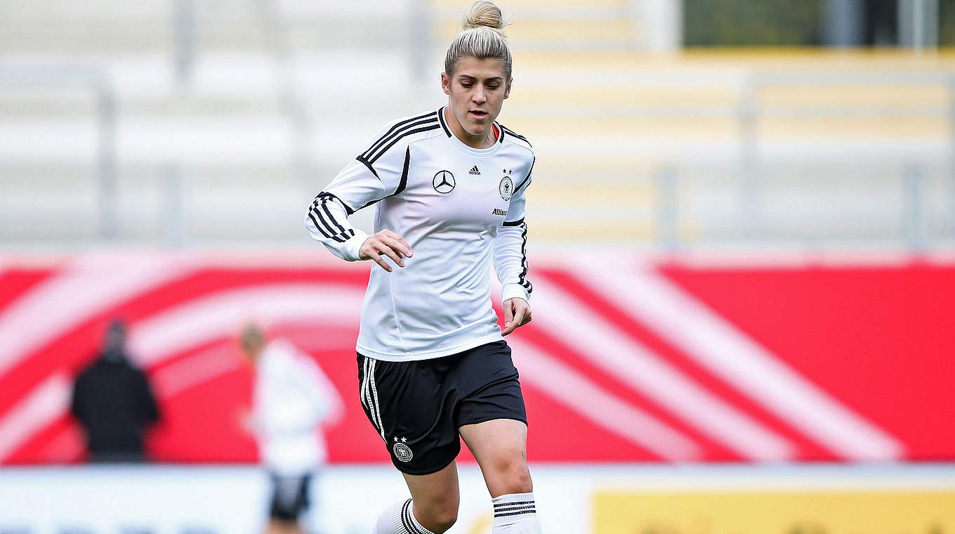 Beim Training der DFB-Elf: Nationalspielerin Wensing © 2014 Getty Images