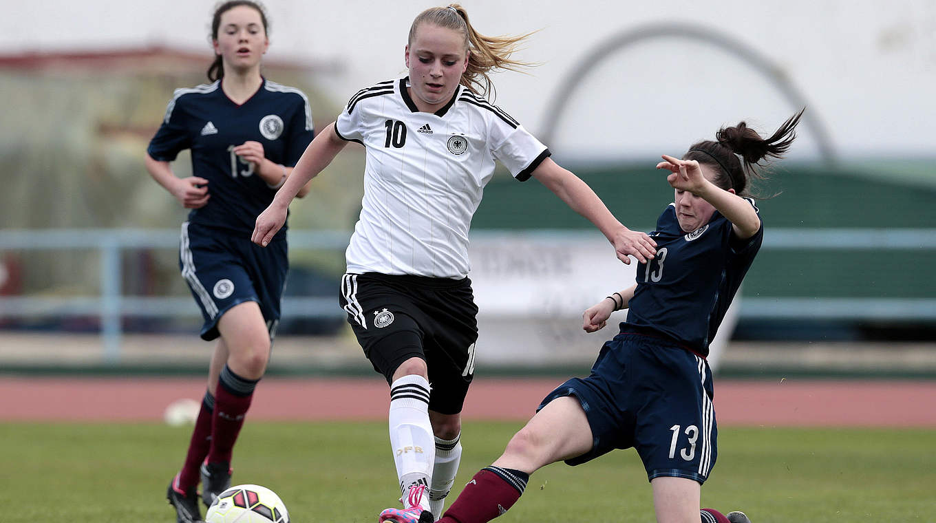 Siegerin im Duell mit Schottland: Michelle Herrmann (M.) und die deutsche U 16 © 2015 Getty Images