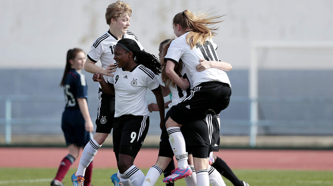 Zweiter Sieg im dritten Turnierspiel: die deutschen U 16-Juniorinnen © 2015 Getty Images
