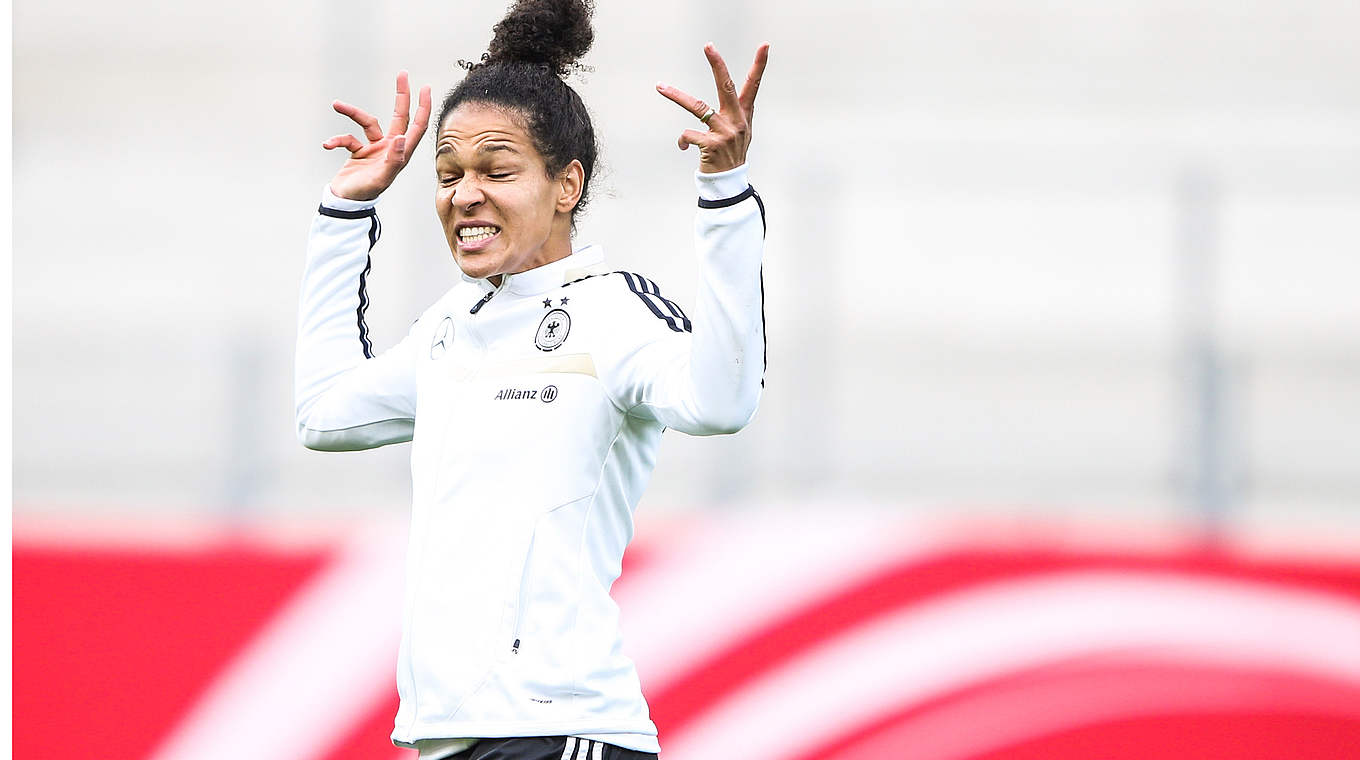 Celia Sasic bestreitet ihr 100. Länderspiel DFB Deutscher Fußball