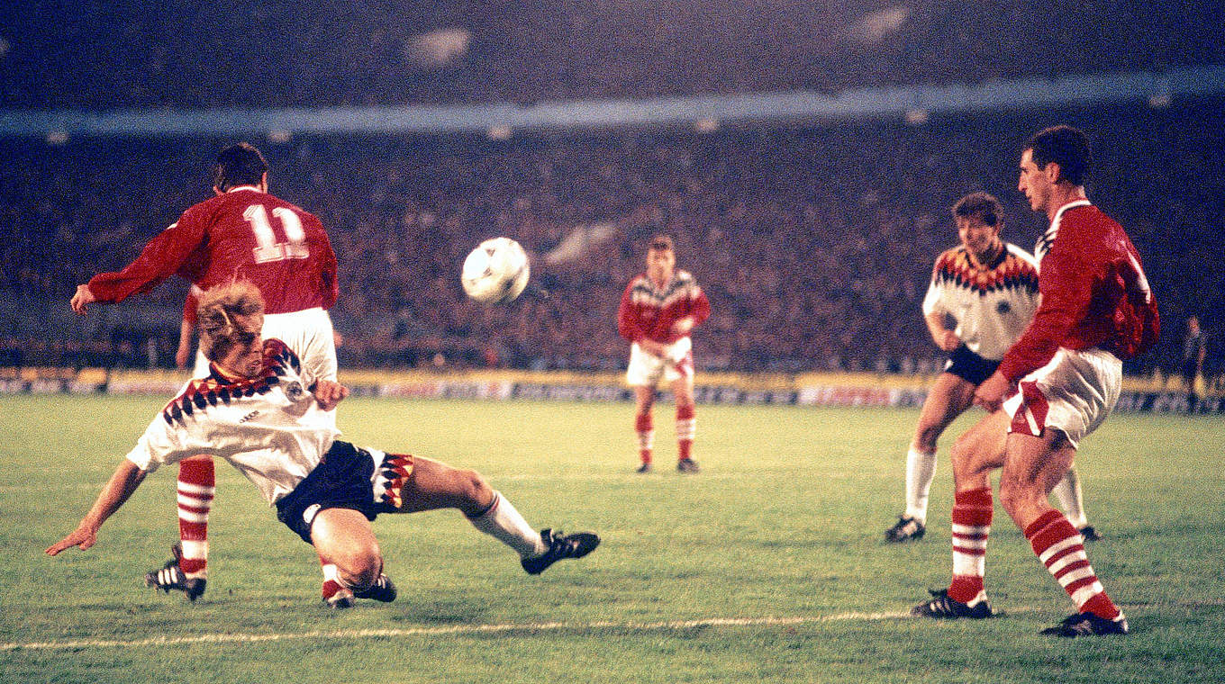 Doppeltorschütze beim 2:0 in Georgien: Jürgen Klinsmann (l.) am 29. März 1995 © imago