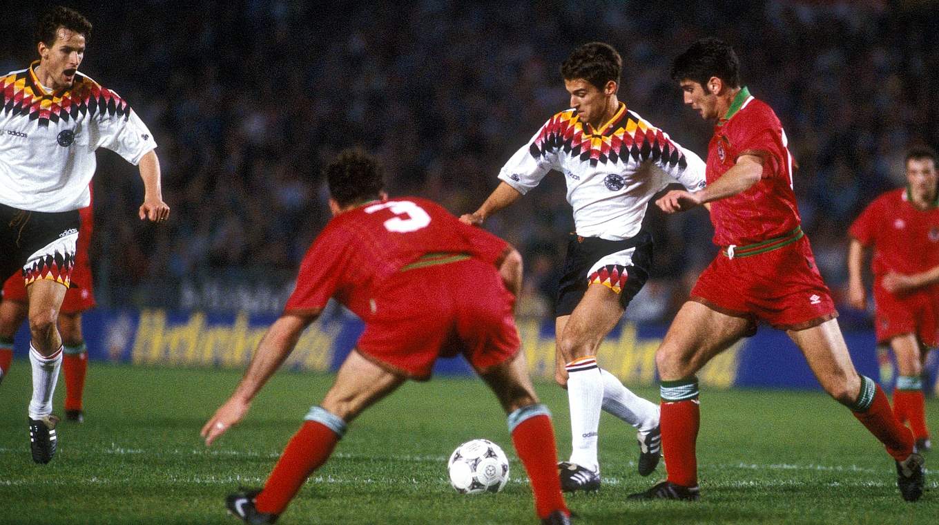 Debüt gegen Wales: Erstes Länderspiel von Mehmet Scholl im Jahr 1995. © imago