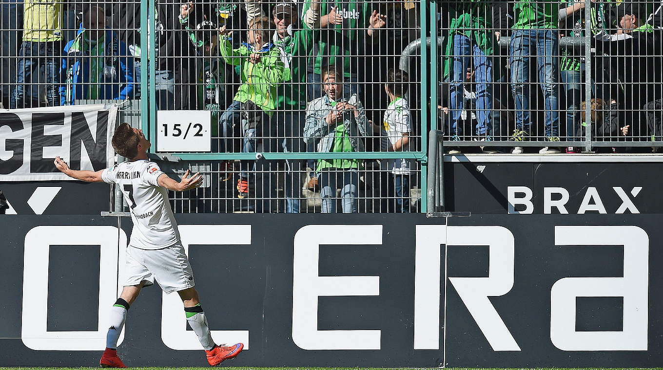 Bad in der Menge: Gladbachs Patrick Herrmann trifft zum 32. Mal für die Borussia © 2015 Getty Images