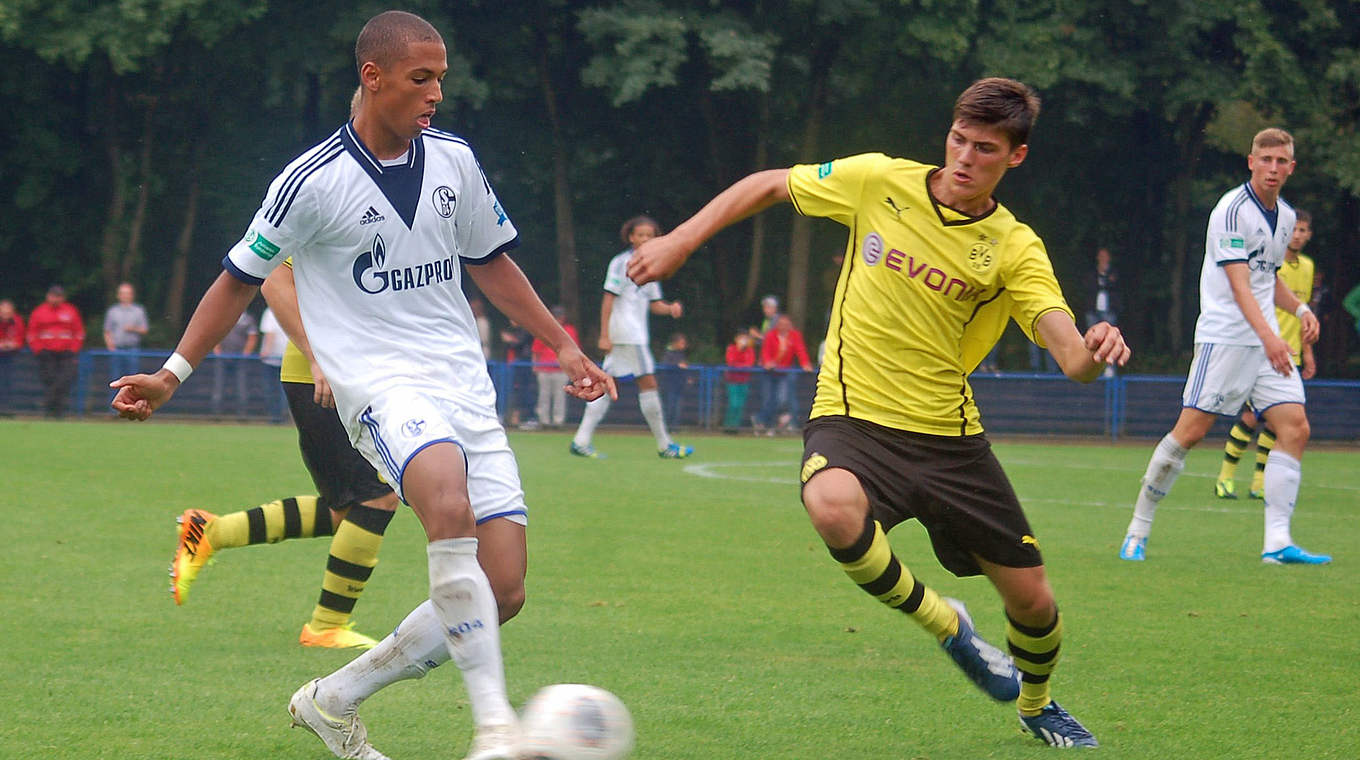 Schalke-Kapitän Thilo Kehrer (l.): "Das Knie fühlt sich gut an, es gibt keine Probleme" © MSPW