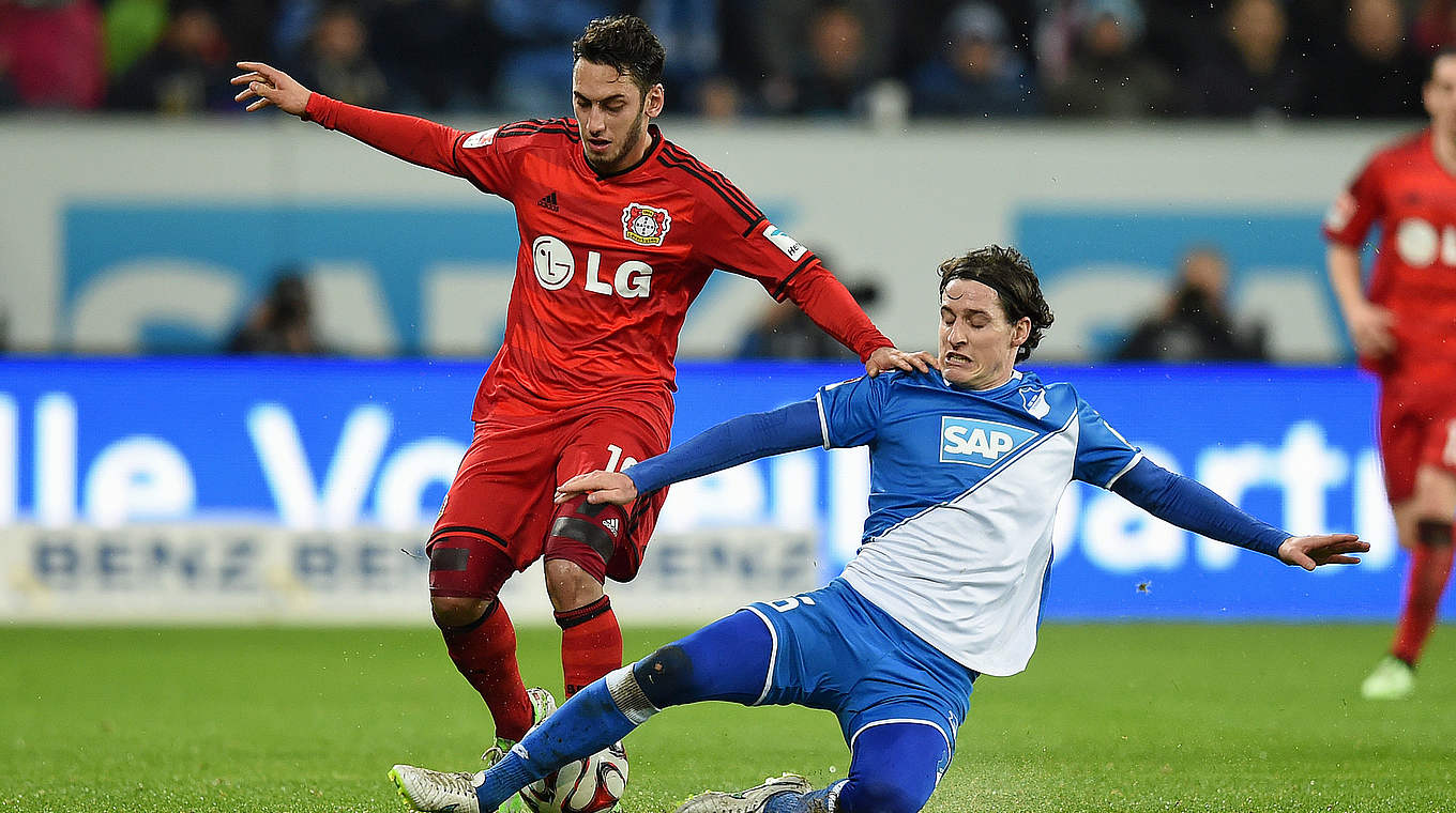 Leverkusen und Lieblingsgegner: Bayers Calhanoglu und Hoffenheims Rudy (v.l.) © 2014 Getty Images