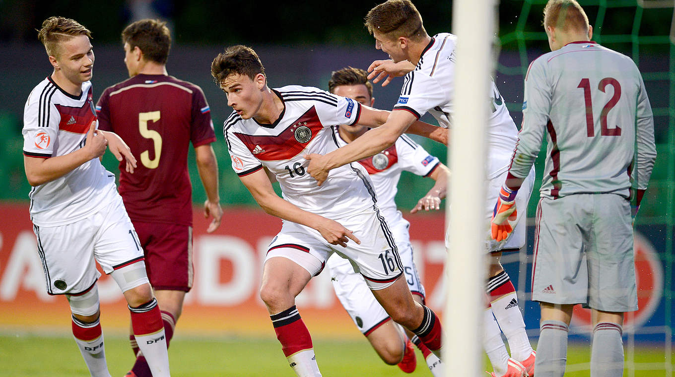 Bejubelt den Treffer zum Final-Einzug: Janni Serra vom BVB © 2015 Getty Images