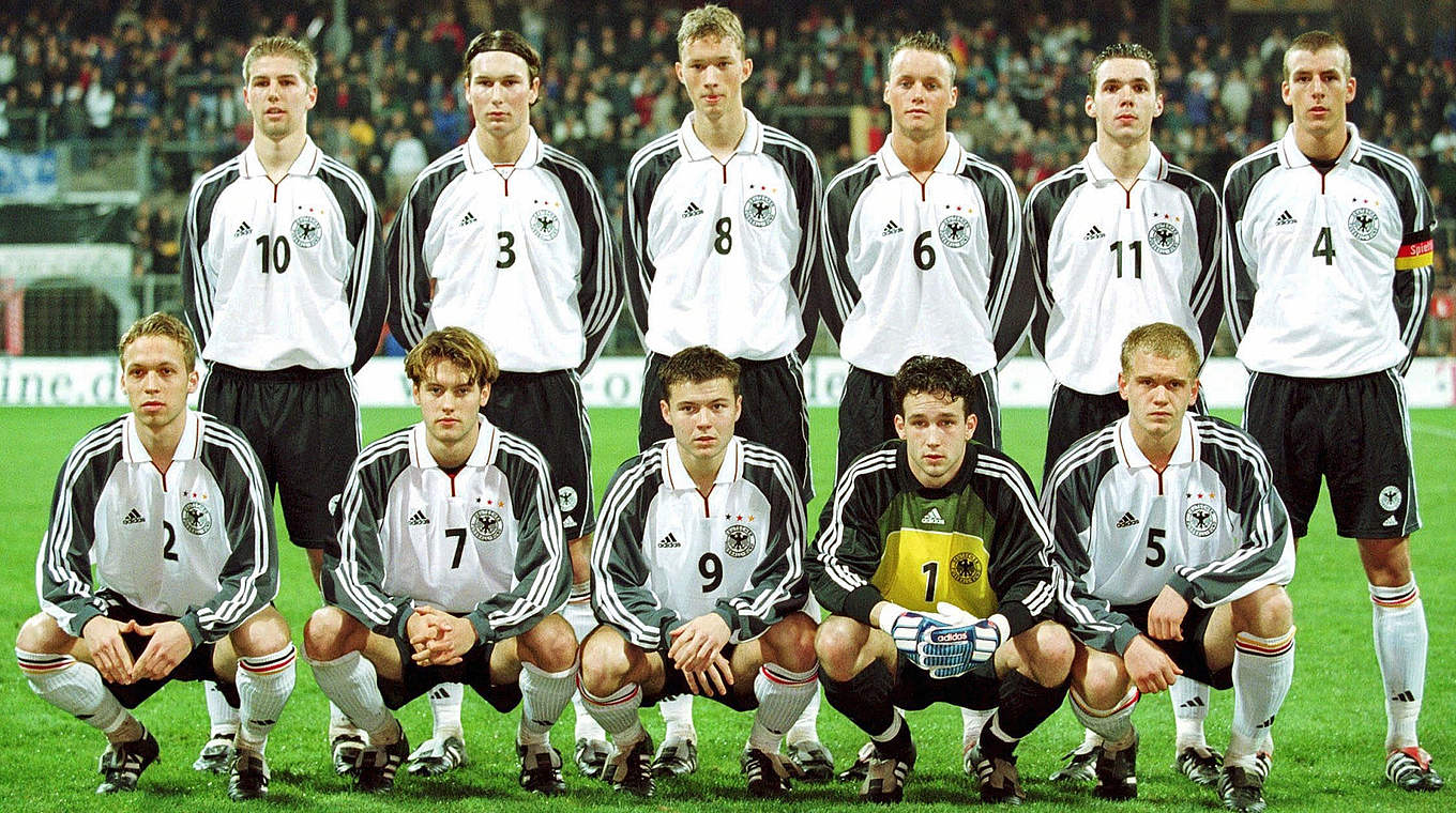 Erste Erfahrungen im DFB-Trikot (2000): Rolfes (oben: 3.v.l.) bei den U 18-Junioren © Getty Images