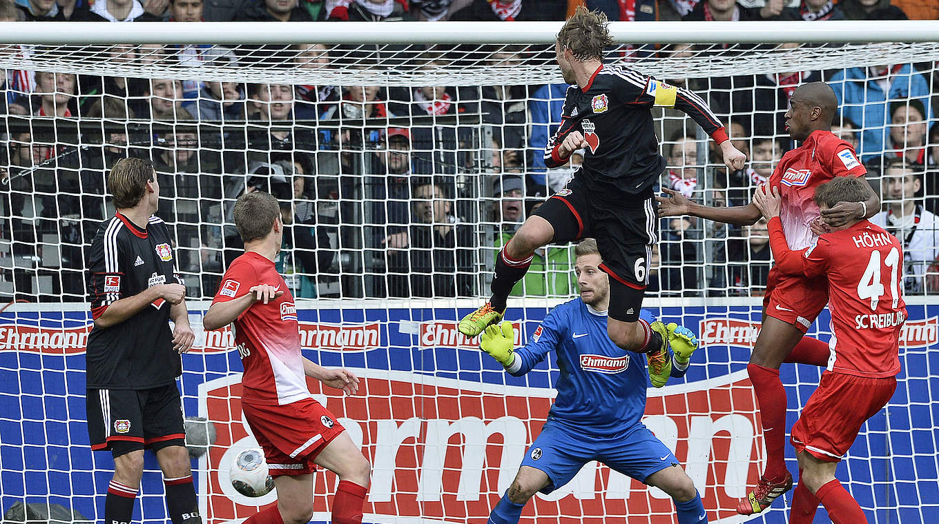 Eines von insgesamt 41 Toren in der Bundesliga: Rolfes (Nr. 6) trifft per Kopf  © 2014 Getty Images