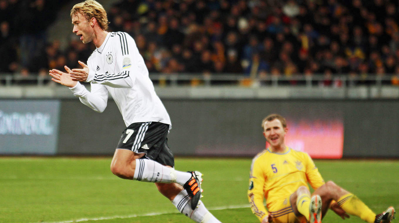 Vorletztes Länderspiel, letztes Tor im DFB-Trikot: Rolfes (l.) 2011 in der Ukraine © 2011 Getty Images