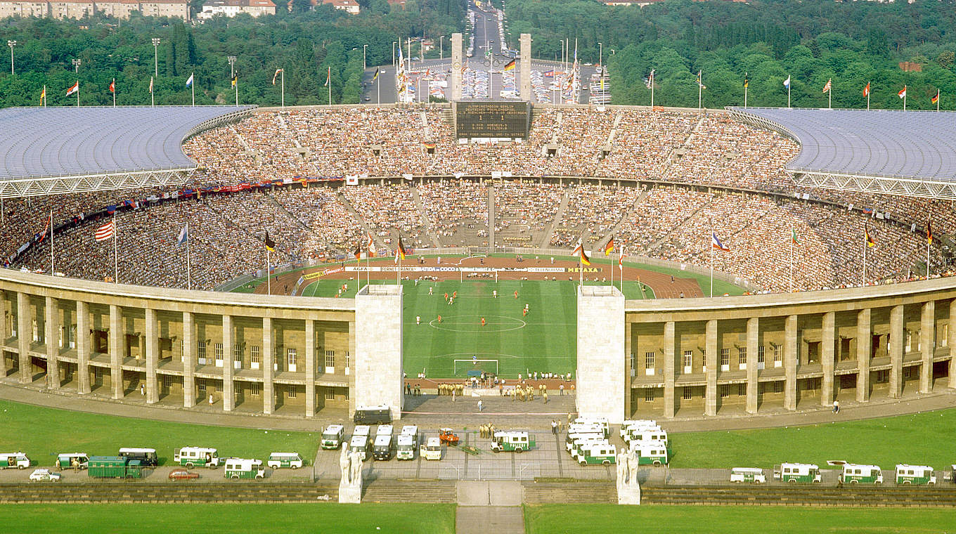 Der Beginn der DFB-Pokalfinaltradition: das Olympiastadion in Berlin am 26. Mai 1985 © imago
