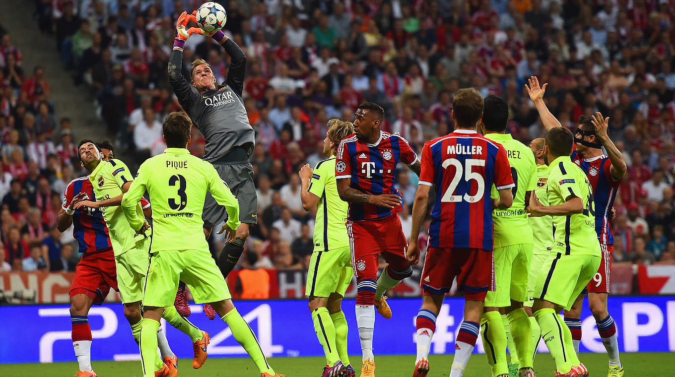 Starker Rückhalt: Ter Stegen (o.) im Champions-League-Halbfinale gegen den FC Bayern  © 2015 Getty Images