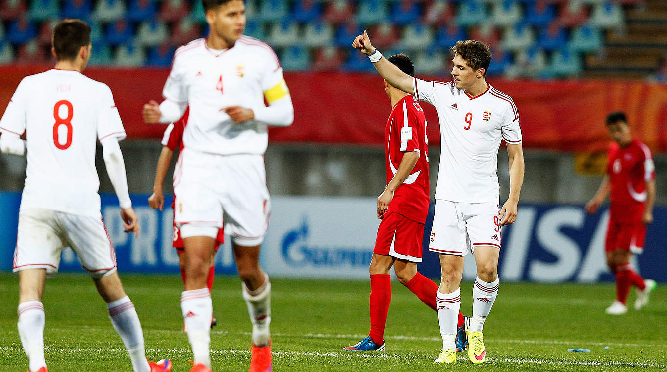 Daumen hoch: Bence Mervo (Nr. 9) erzielt für Ungarn drei Tore gegen Nordkorea © 2015 FIFA