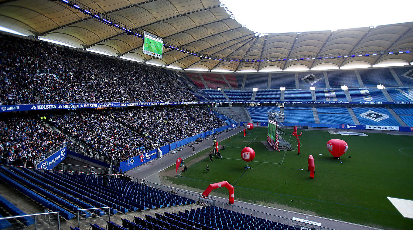 Public Viewing in Hamburg: Auch nächstes Jahr gibt es im Volkspark Bundesliga-Fußball © 2015 Getty Images