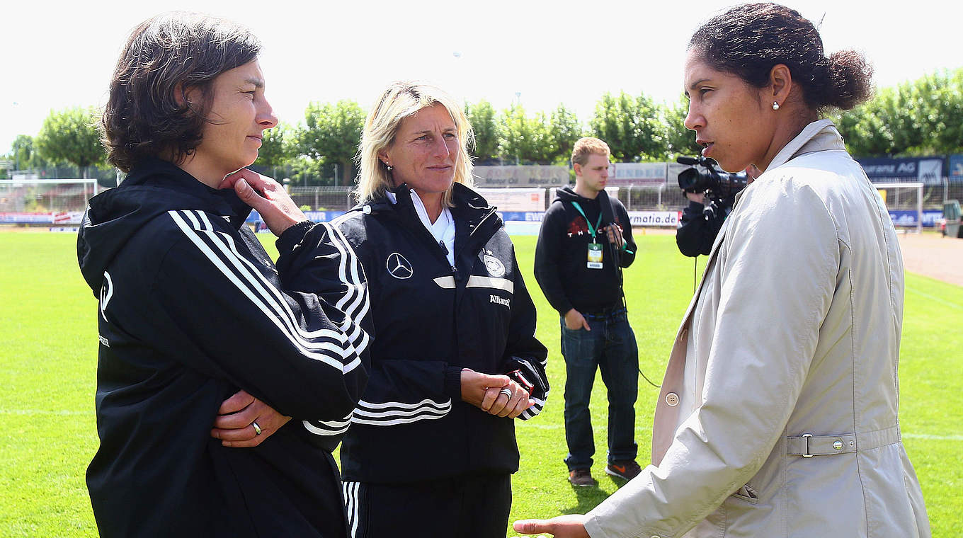 Im Austausch: Bernhard, Rottenberg und die zukünftige Bundestrainerin Jones (v.l.) © 2015 Getty Images