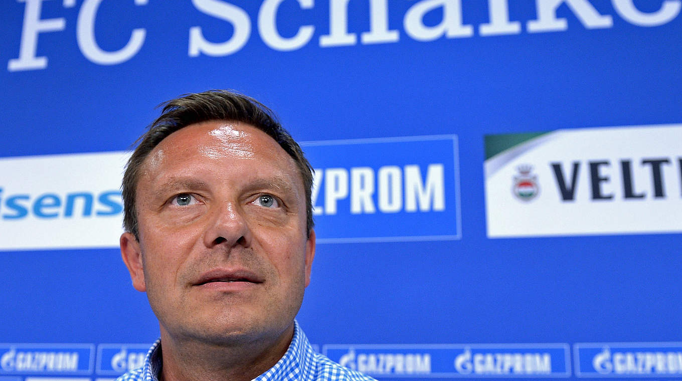 Auftakt auf Schalke: André Breitenreiter bittet auf den Trainingsplatz © 2015 Getty Images