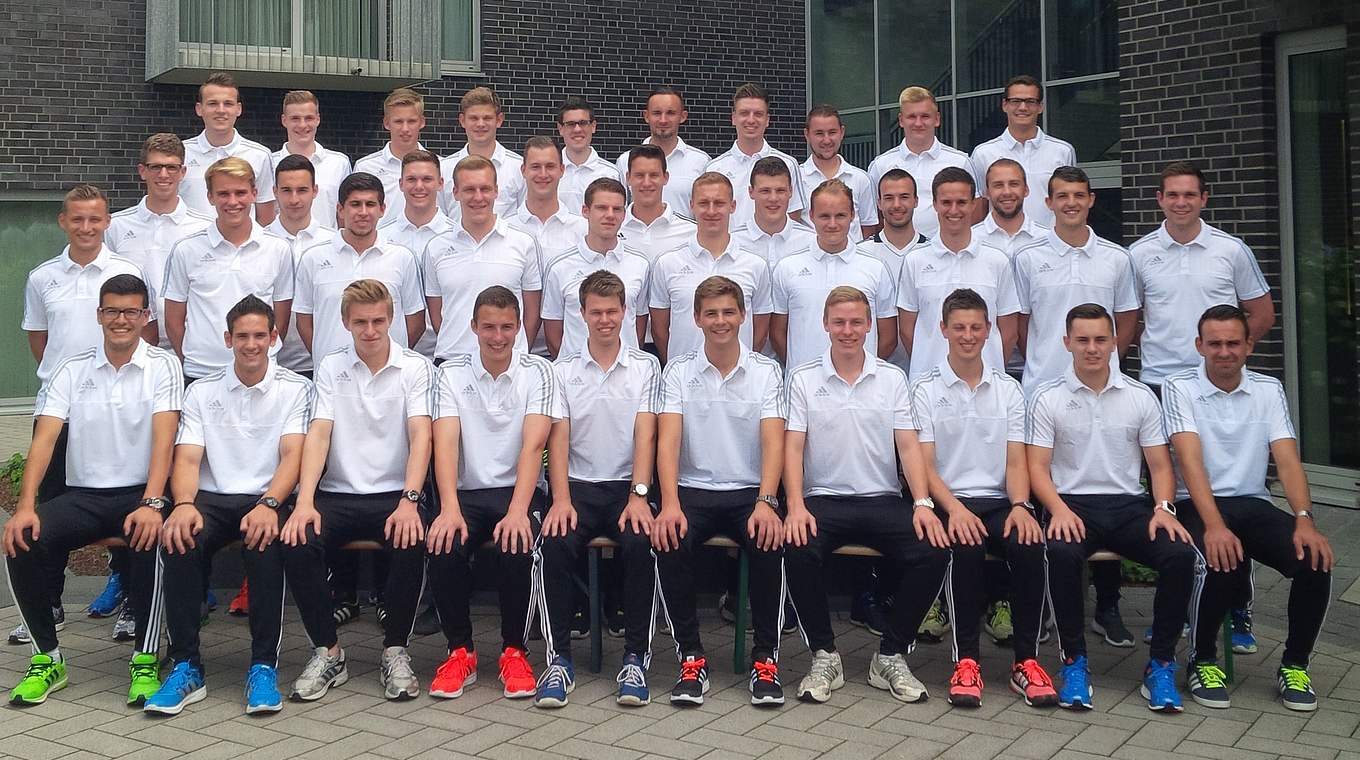 Abseitstraining und Regeltest: DFB-Schiedsrichter bereiten sich auf neue Saison vor © DFB